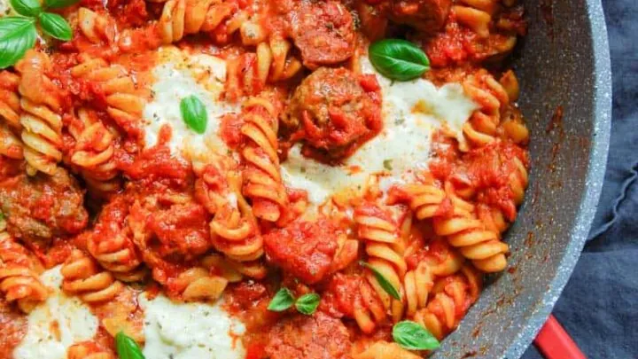 18 Cozy Cheesy Pasta Bakes (Your Whole Family Will Love)