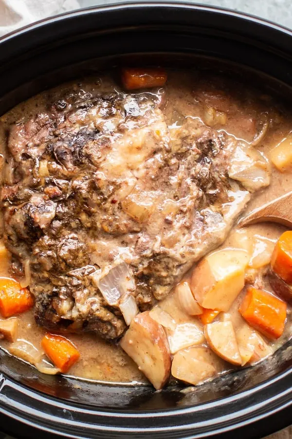 Grandma's Pot Roast Dinner {with self making gravy}