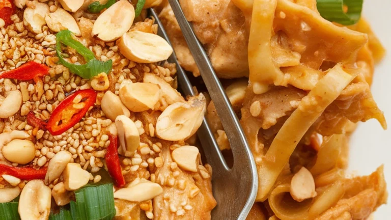 Chicken Pad Thai - Featured
